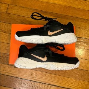 Nike black woman shoes sneakers size 6